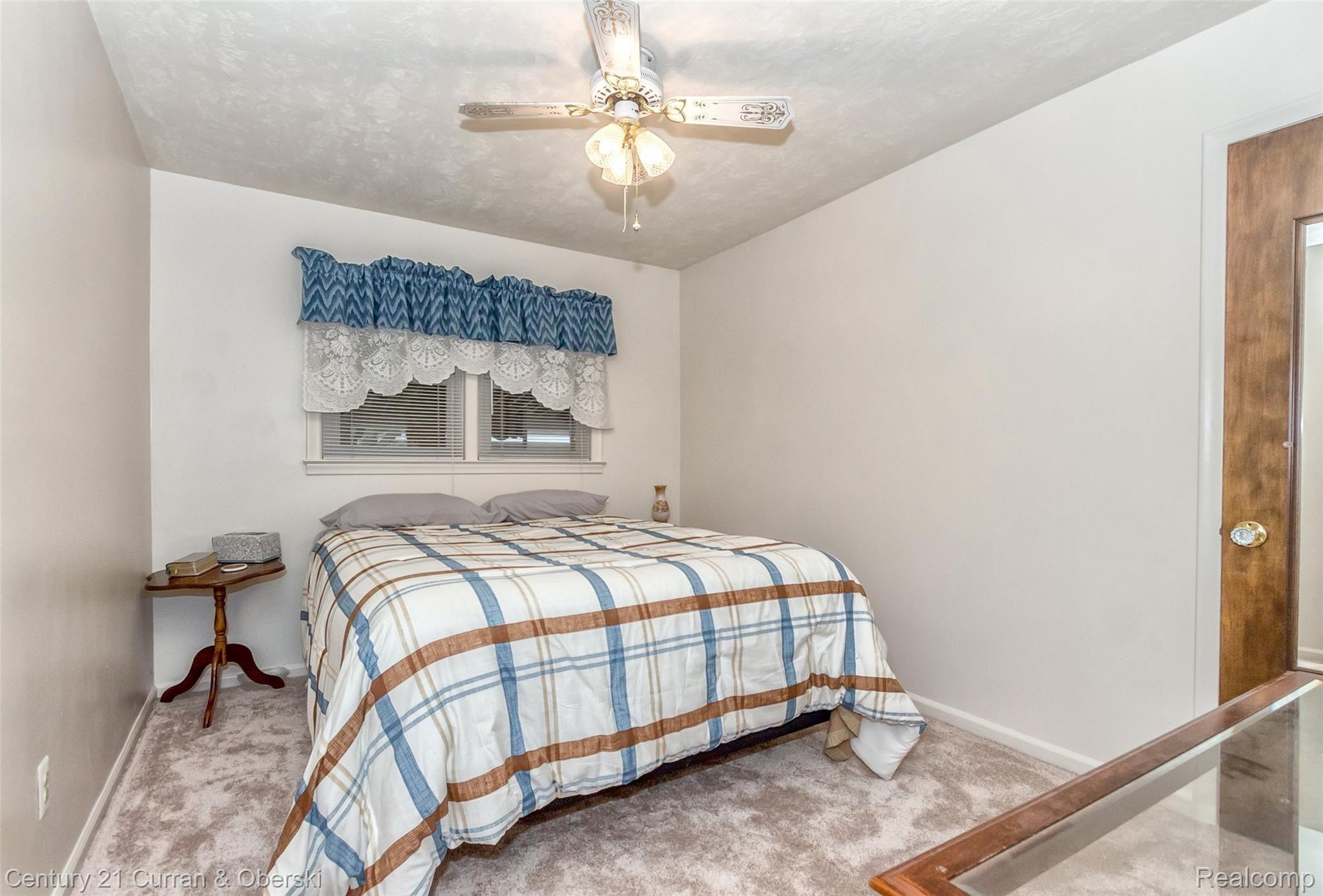 9048 Merriman Road Livonia, MI 48150 - Photo 18 of 35 18.jpg