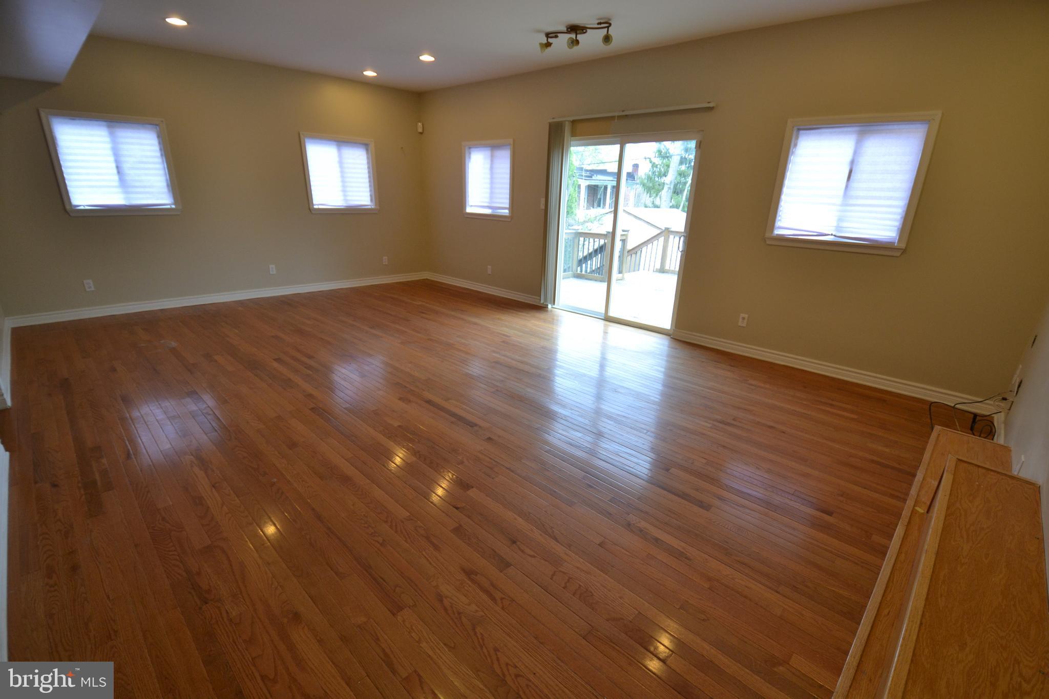 3709 Dennlyn Road Baltimore, MD 21215 - Photo 11 of 23 Almost 400 sq ft of living/family room !