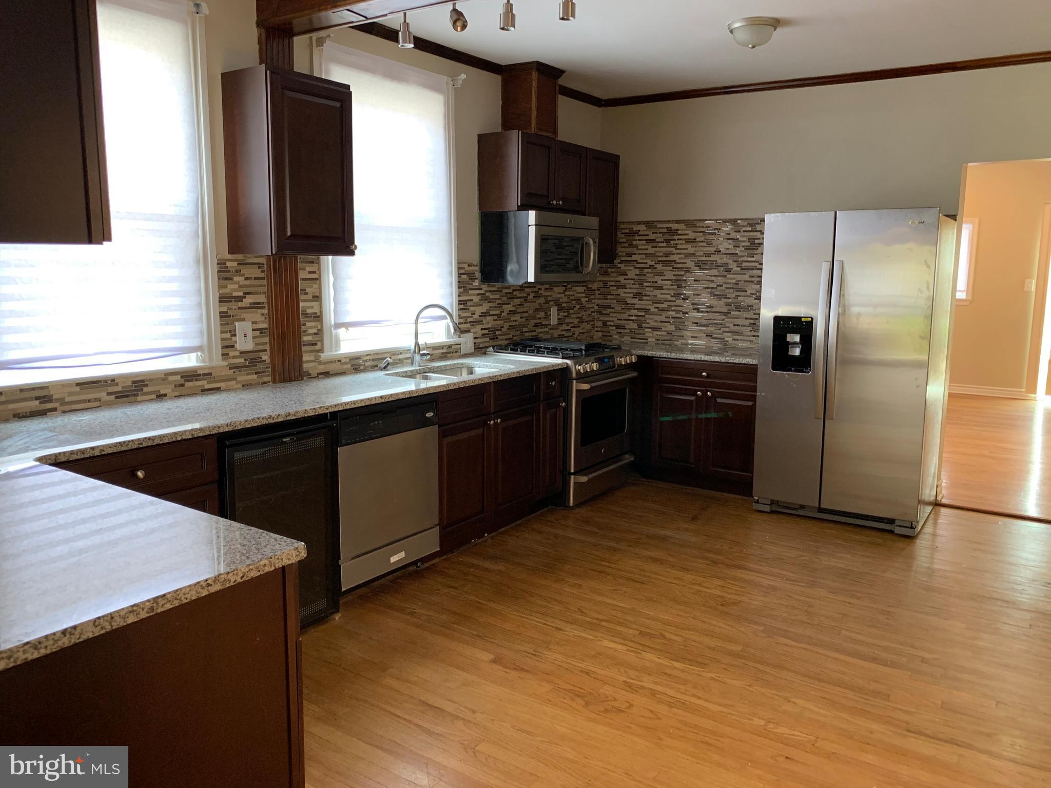 3709 Dennlyn Road Baltimore, MD 21215 - Photo 7 of 23 new fridge :)