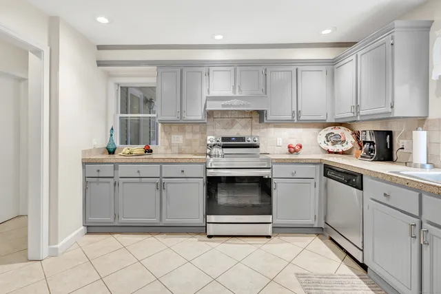 $369,890 | 70 Glen Rock Road, Waterbury, CT 06706