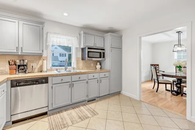 $369,890 | 70 Glen Rock Road, Waterbury, CT 06706