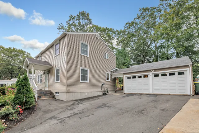 $369,890 | 70 Glen Rock Road, Waterbury, CT 06706