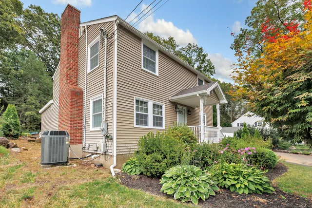 $369,890 | 70 Glen Rock Road, Waterbury, CT 06706