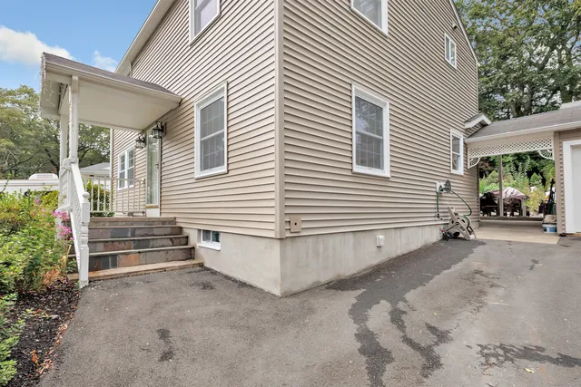 $369,890 | 70 Glen Rock Road, Waterbury, CT 06706