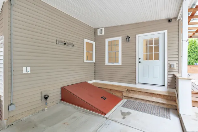 $369,890 | 70 Glen Rock Road, Waterbury, CT 06706