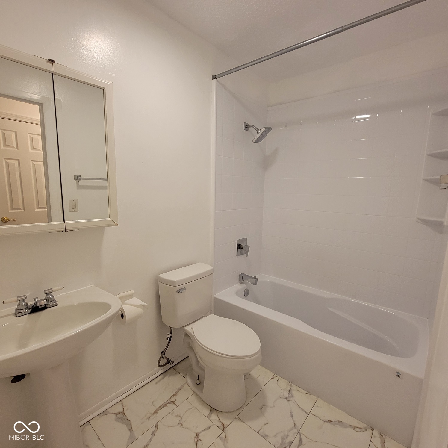 4502 Aristocrat Lane Indianapolis, IN 46235 - Photo 10 of 12