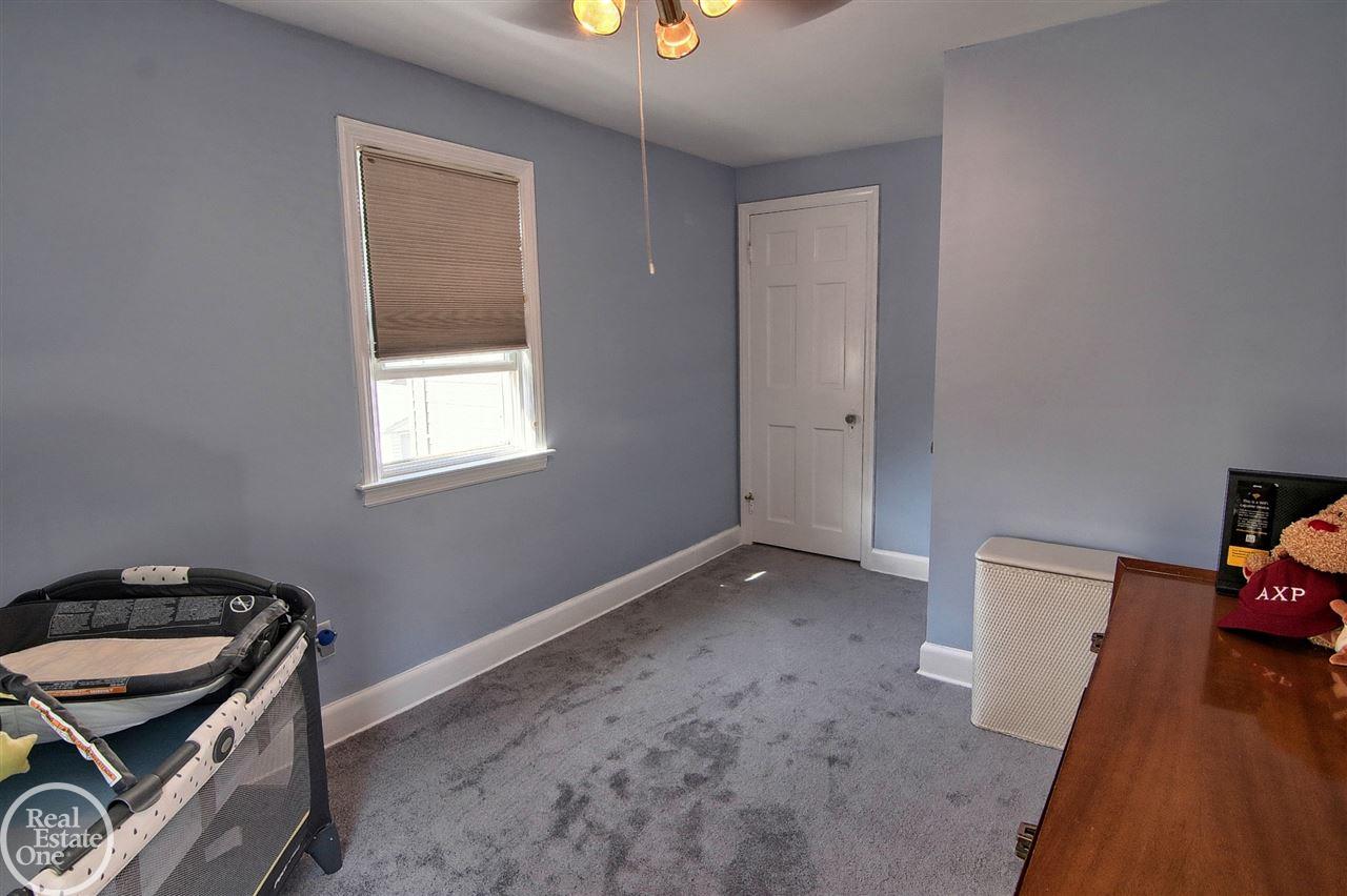 1609 Hampton Road Grosse Pointe, MI 48236 - Photo 16 of 30 31301662-15.JPG
