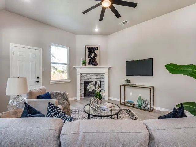 $345,500 | 3600 Carl Street, Dallas, TX 75210