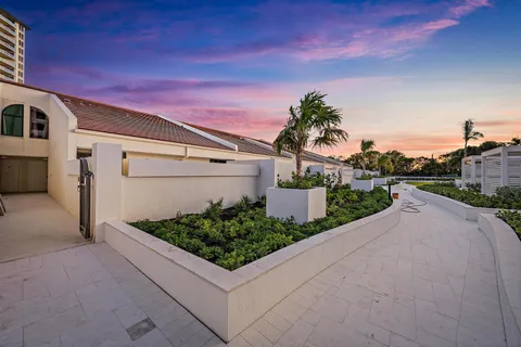$795,000 | 3970 North Ocean Drive, Unit 6, Singer Island, FL 33404