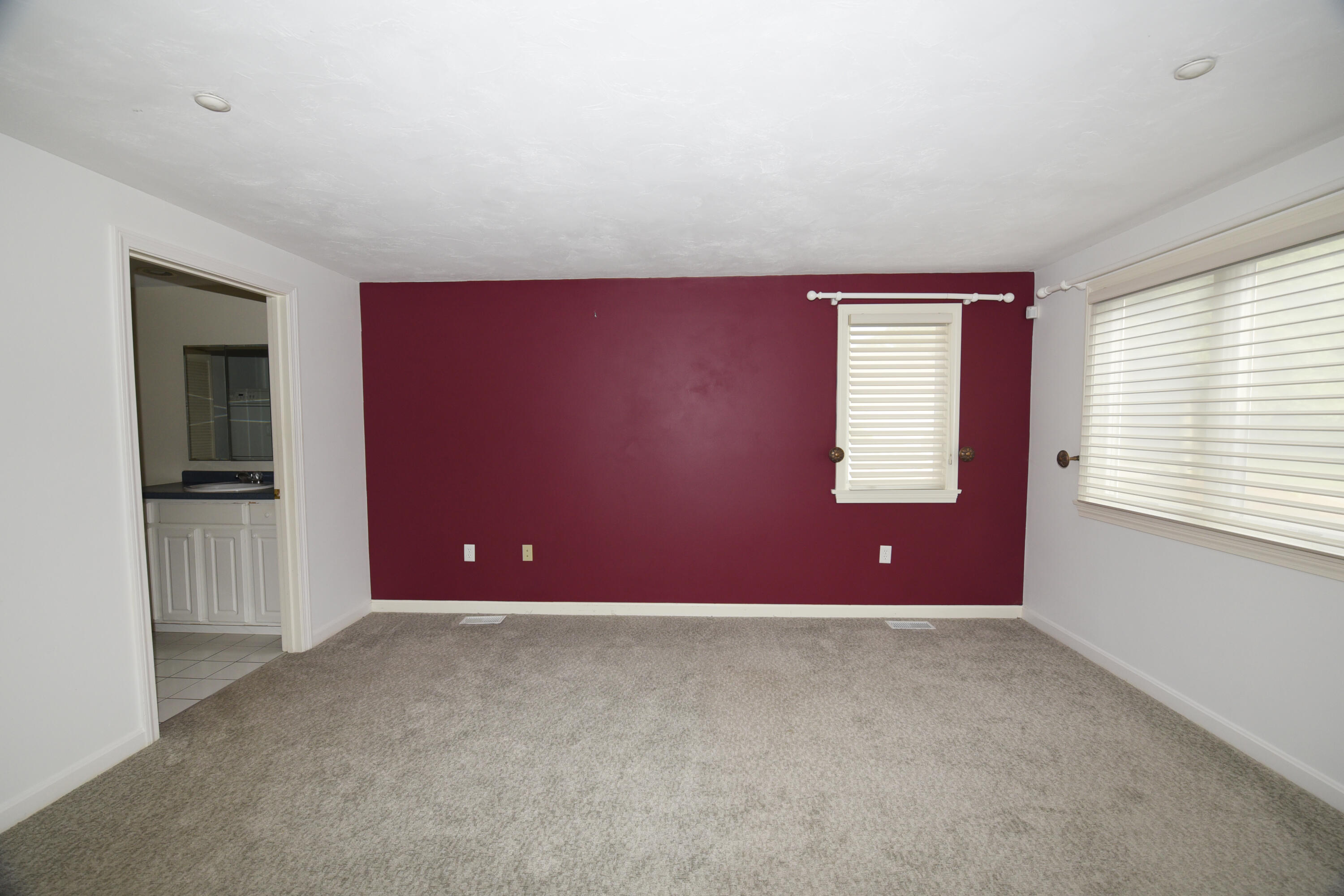 23 North Ridge Road Mashpee, MA 02649 - Photo 15 of 38 an empty room with windows