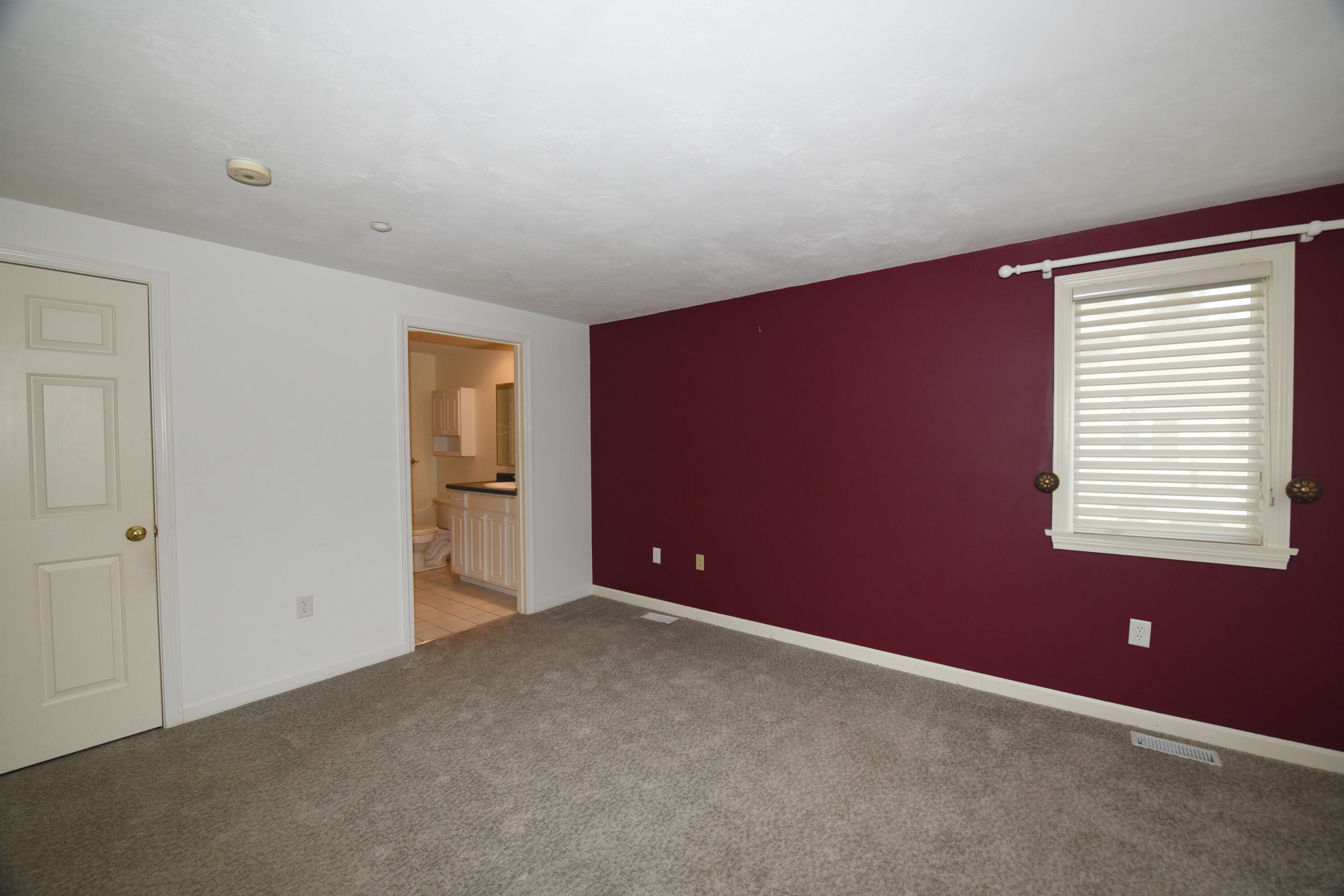 23 North Ridge Road Mashpee, MA 02649 - Photo 17 of 38 an empty room with windows