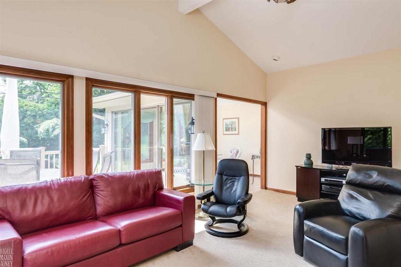 641 Roslyn Road Grosse Pointe, MI 48236 - Photo 12 of 27 31321525-11.JPG