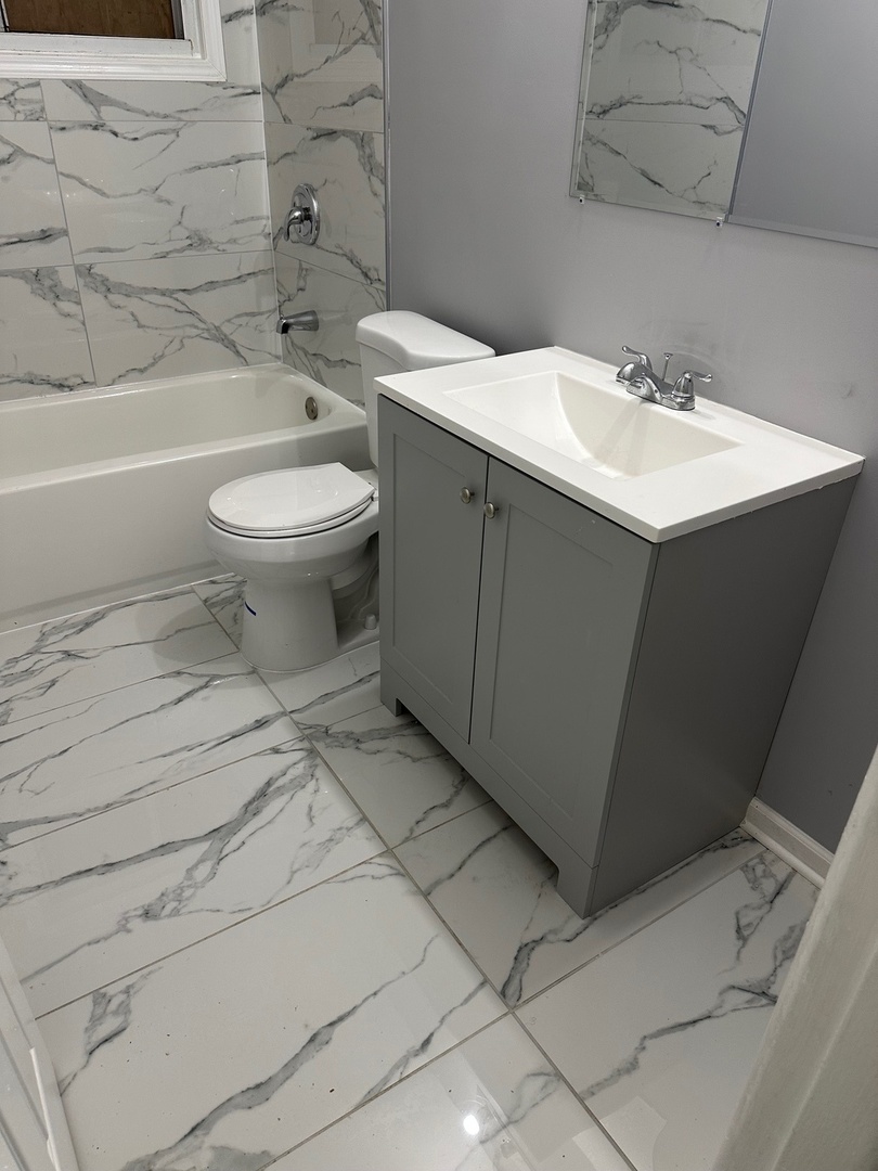 2956 Sherwood Avenue Markham, IL 60428 - Photo 11 of 13 a bathroom with a sink a toilet and bathtub