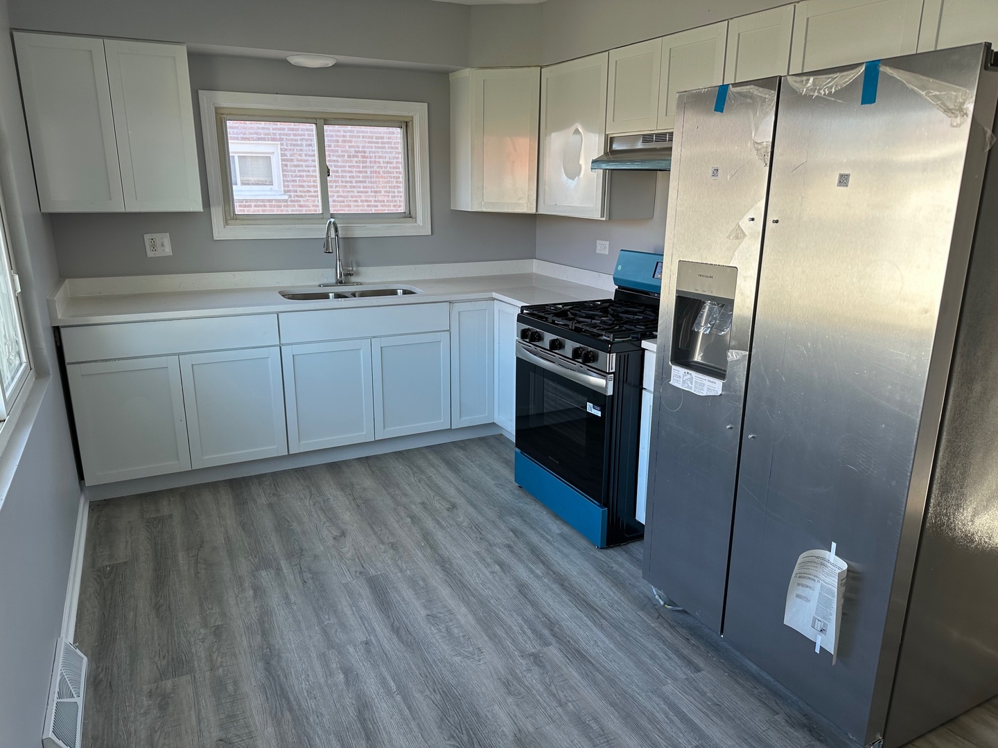 2956 Sherwood Avenue Markham, IL 60428 - Photo 12 of 13 a kitchen with stainless steel appliances a refrigerator sink and wooden floor