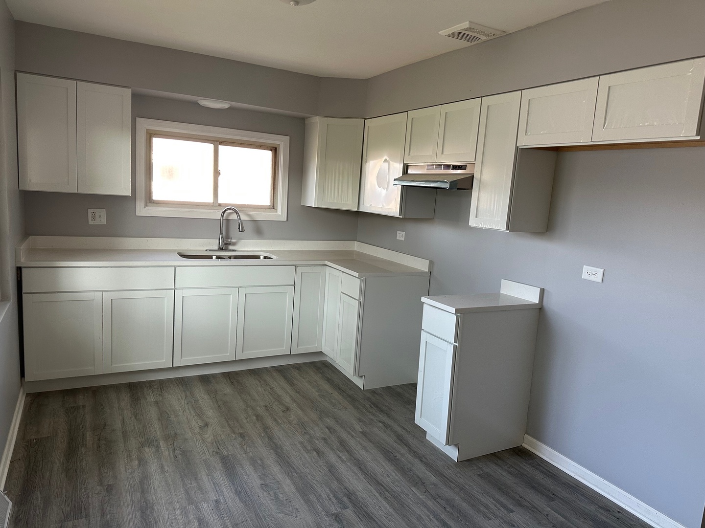 2956 Sherwood Avenue Markham, IL 60428 - Photo 5 of 13 a kitchen with a sink window and cabinets