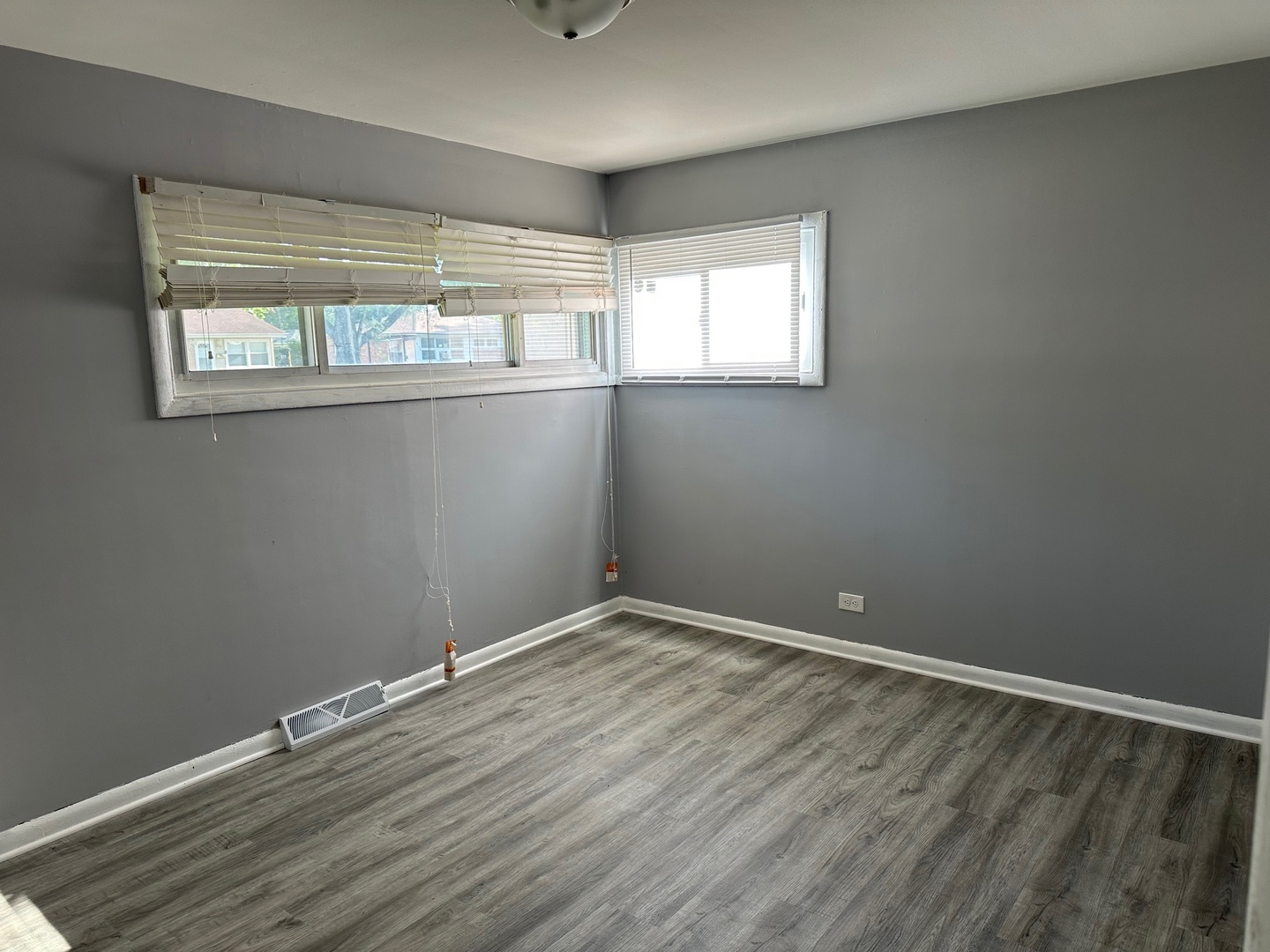 2956 Sherwood Avenue Markham, IL 60428 - Photo 8 of 13 a view of an empty room with wooden floor and a window