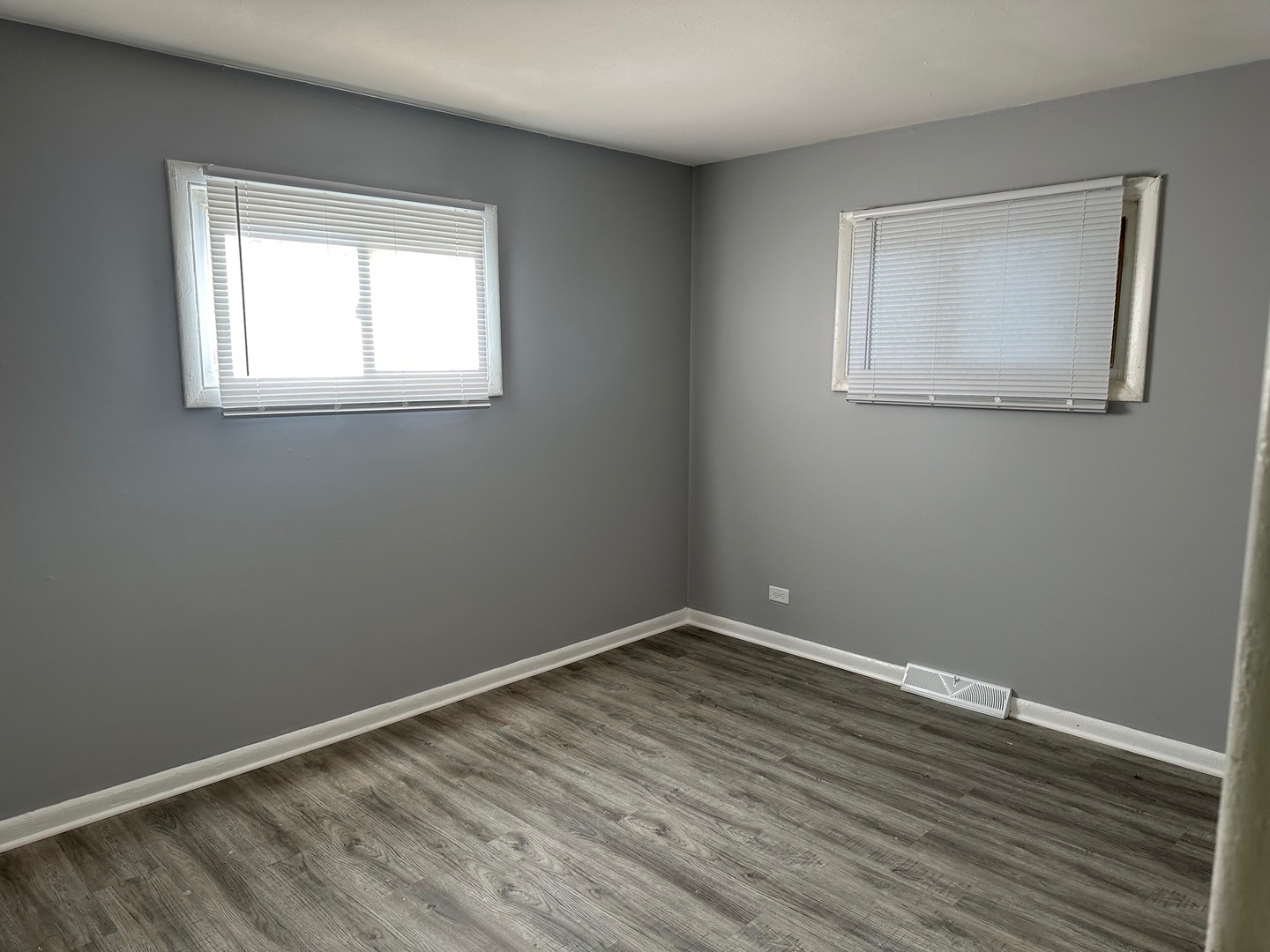 2956 Sherwood Avenue Markham, IL 60428 - Photo 9 of 13 a view of an empty room with wooden floor and a window