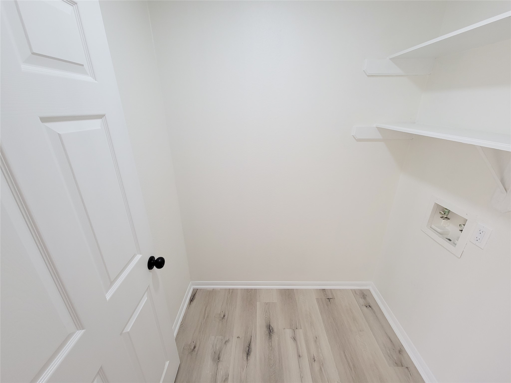 1422 Mabry Mill Road Houston, TX 77062 - Photo 37 of 44 laundry room