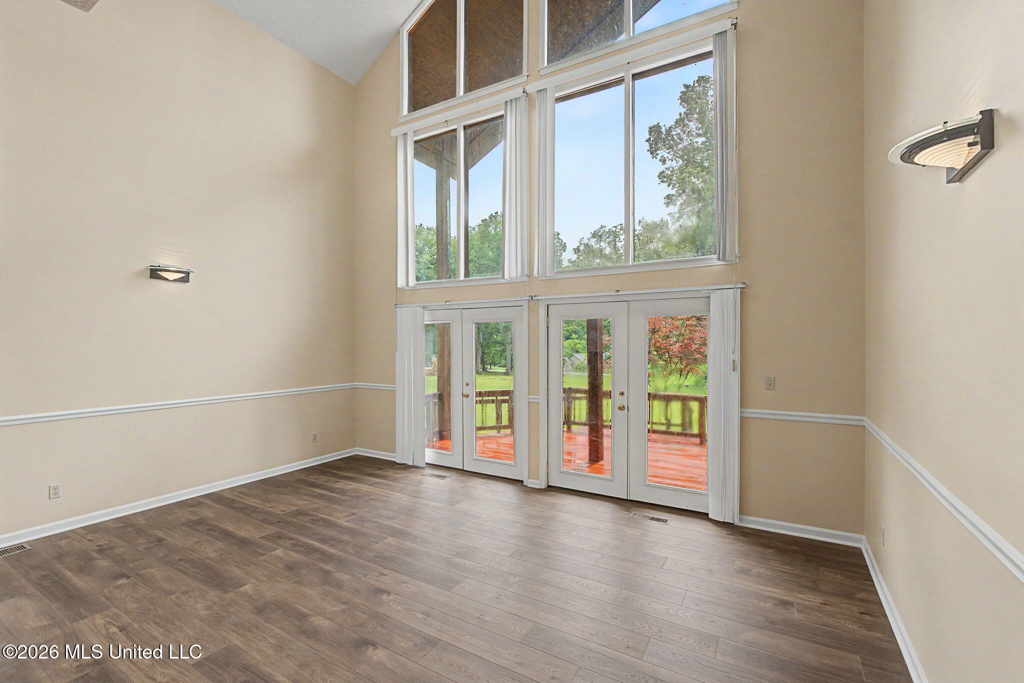 448 Oakley Road Senatobia, MS 38668 - Photo 10 of 61 Wall of windows