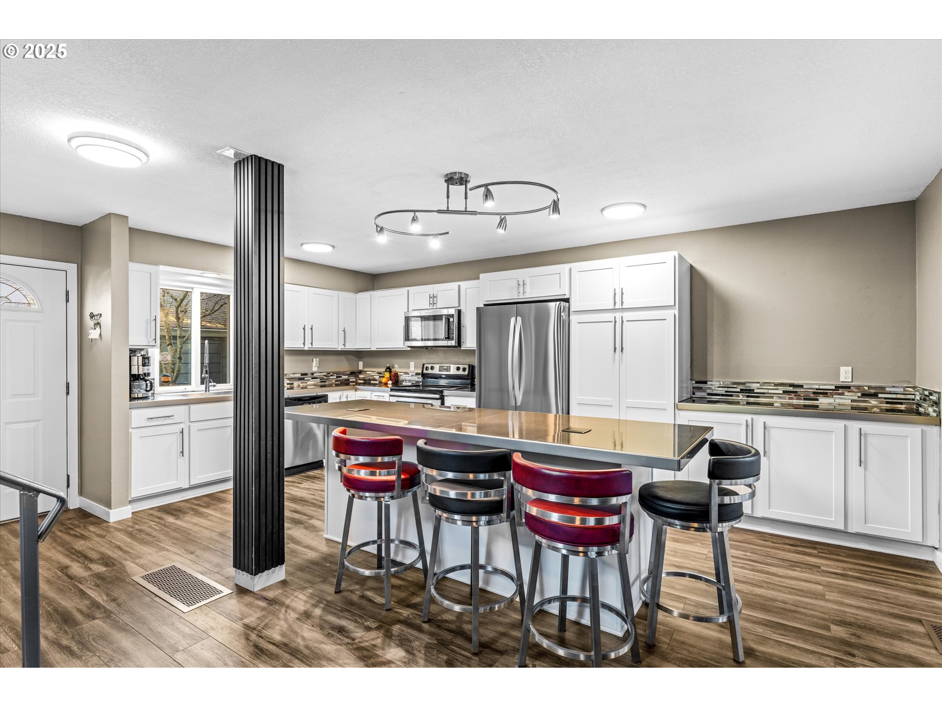 14825 Southwest 106th Avenue Portland, OR 97224 - Photo 7 of 22