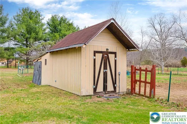 $284,000 | 3134 Ross Road, Saylorsburg, PA 18353