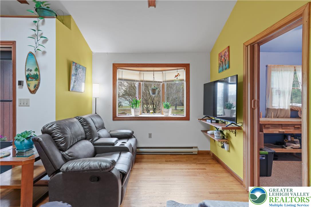 3134 Ross Road Saylorsburg, PA 18353 - Photo 4 of 47 a livingroom with workspace and a window