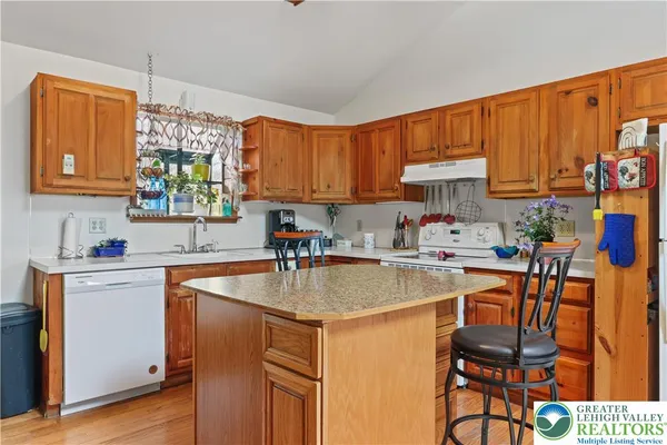 $284,000 | 3134 Ross Road, Saylorsburg, PA 18353