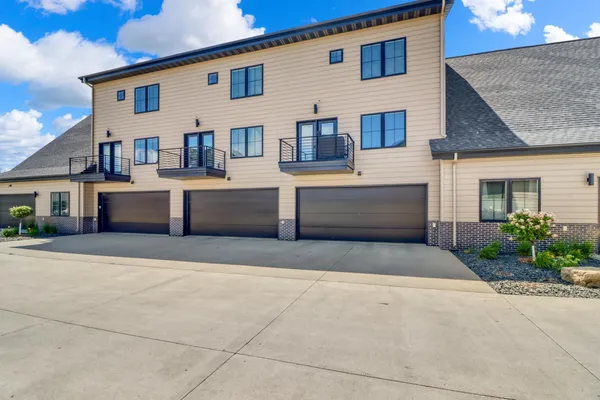 $318,900 | 4120 Arthur Drive, Fargo, ND 58104