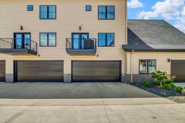 $318,900 | 4120 Arthur Drive, Fargo, ND 58104