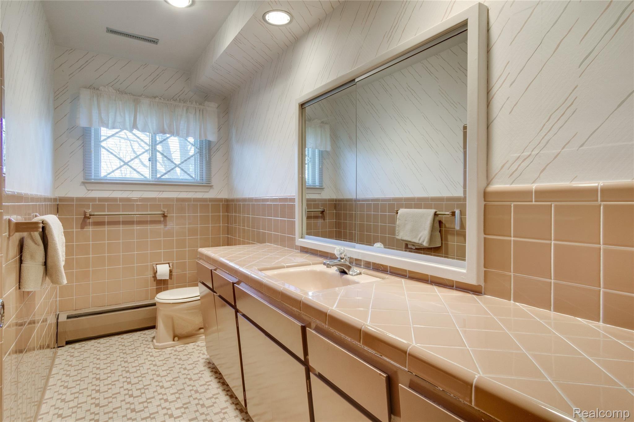 851 Helston Road Bloomfield Hills, MI 48304 - Photo 23 of 36 Interiors (25 of 38).jpg