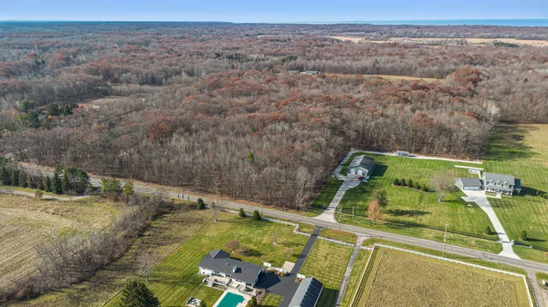 $599,900 | 6629 West East Road, Three Oaks, MI 49128