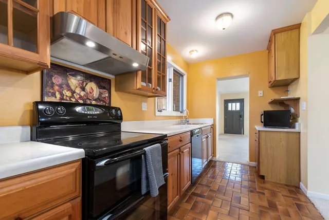 $650,000 | 6629 West East Road, Three Oaks, MI 49128