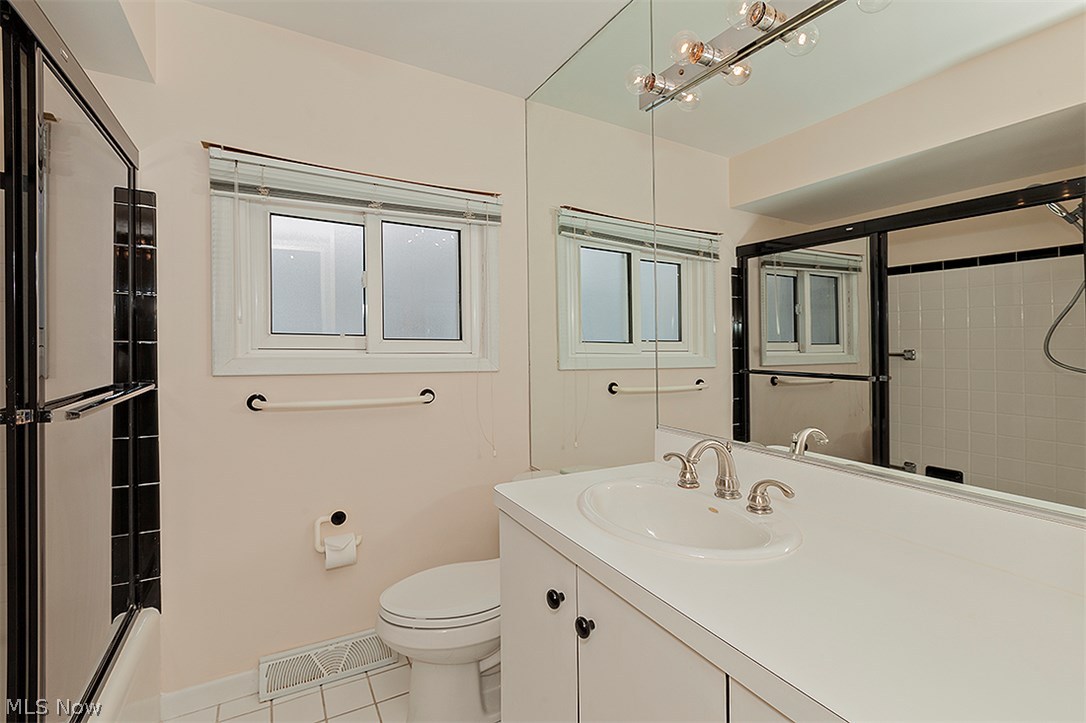 1977 Marshfield Road Cleveland, OH 44124 - Photo 14 of 18 Gallery Image 14