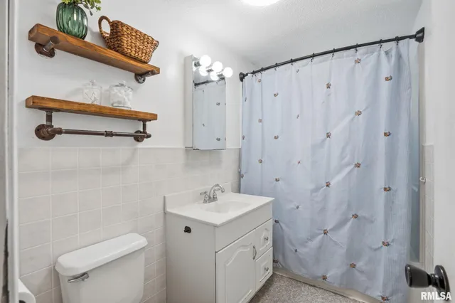 $270,000 | 9520 115th Street, Blue Grass, IA 52726