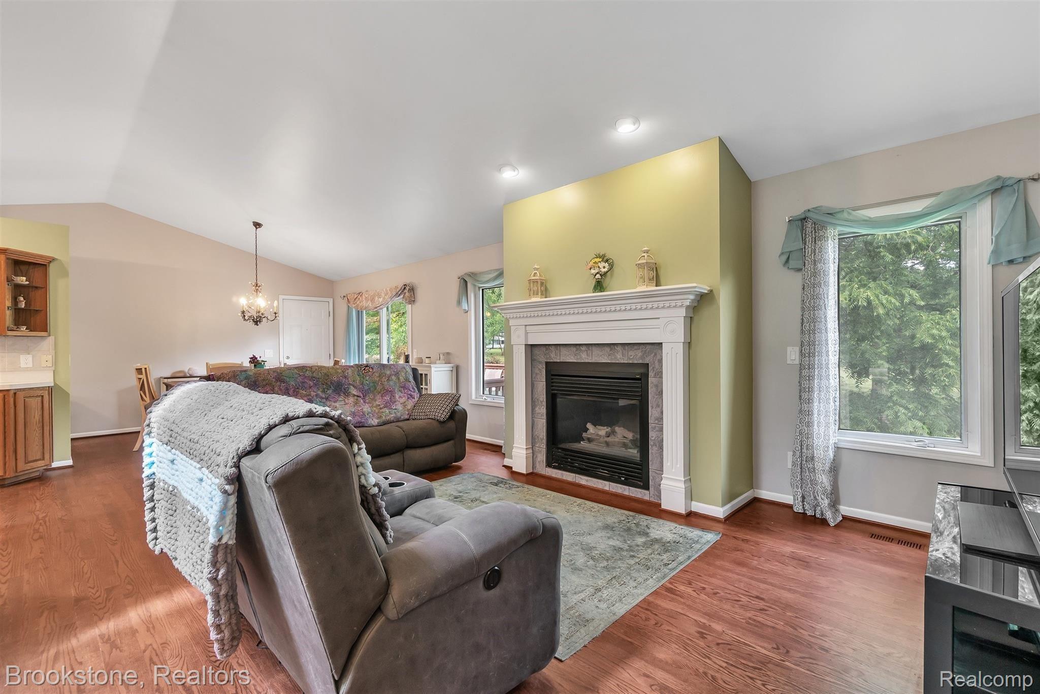 451 John R Road Rochester, MI 48307 - Photo 3 of 25 Gorgeous open concept living space