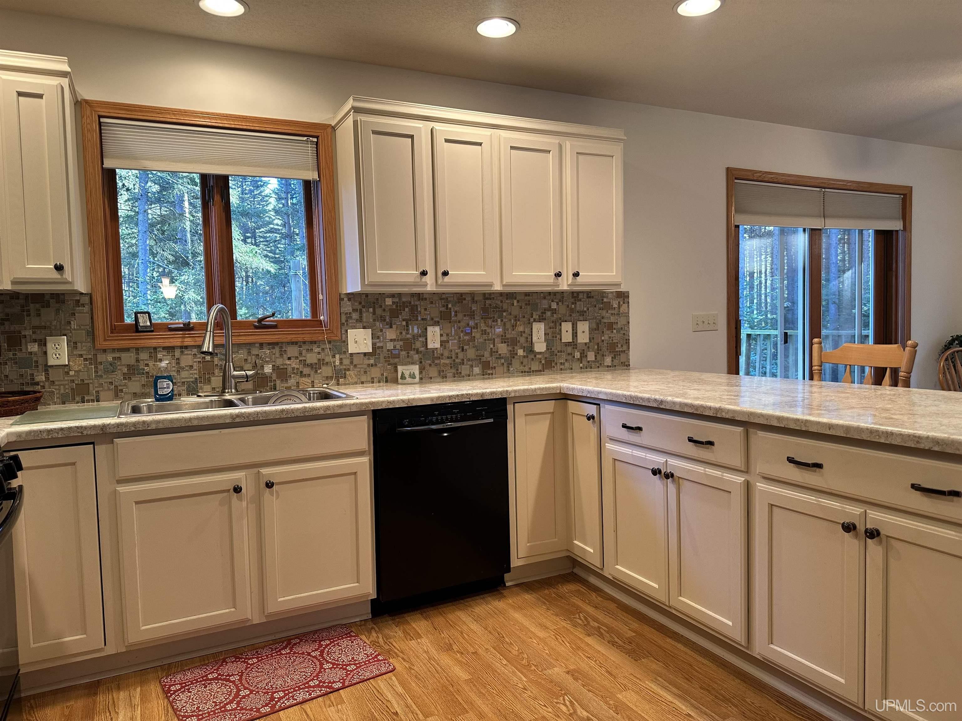 5047 17th Road Escanaba, MI 49829 - Photo 4 of 44