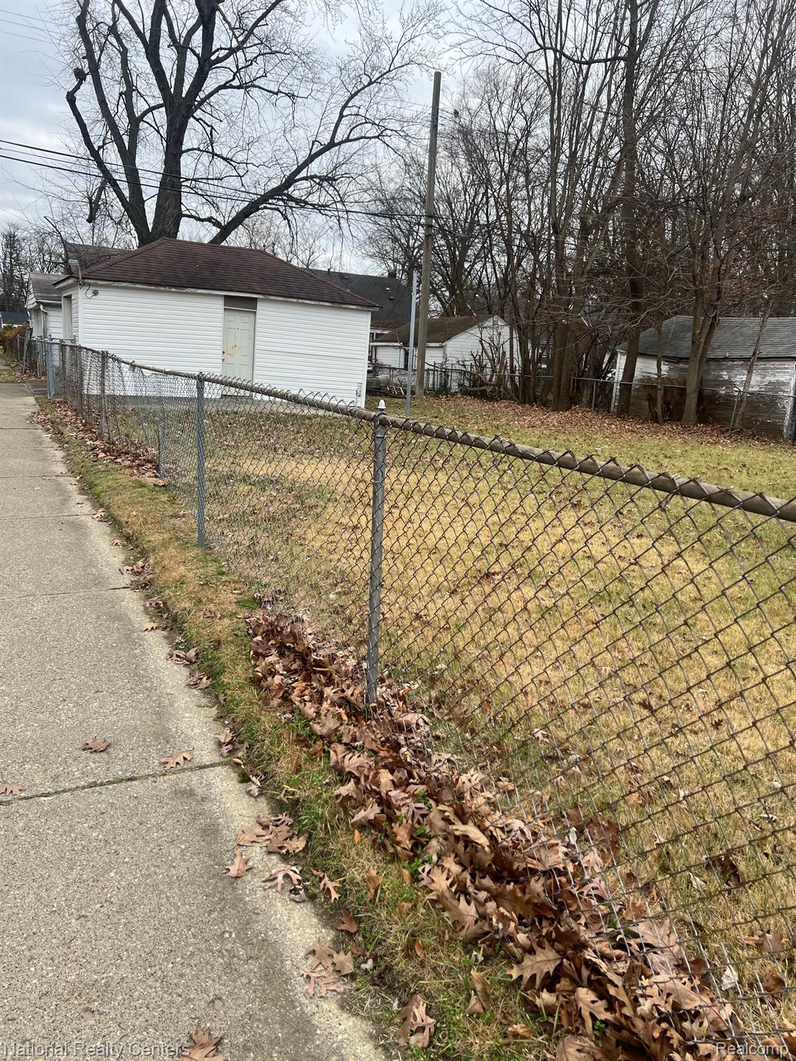 19380 Sunderland Road Detroit, MI 48219 - Photo 19 of 19 Large fenced-in backyard