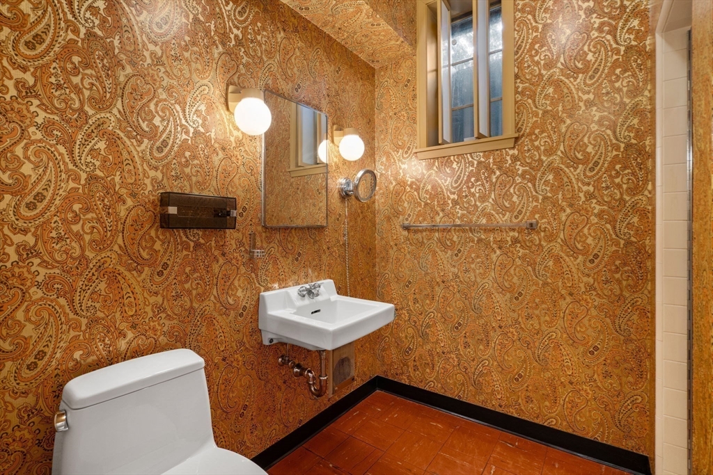 474 Salisbury Street Worcester, MA 01609 - Photo 33 of 40 a bathroom with a toilet a sink and mirror