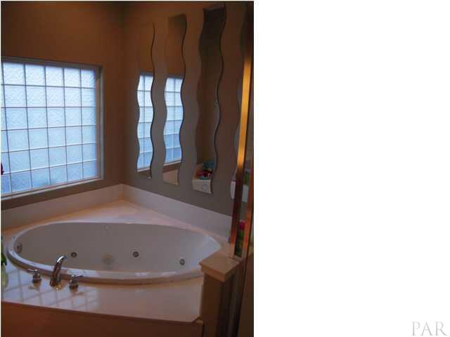 1004 Ashley Road Milton, FL 32583 - Photo 16 of 21 Master Whirlpool