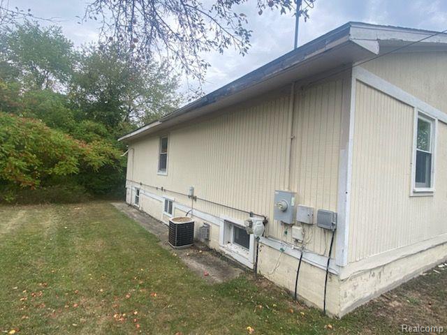 12037 Davison Road Davison, MI 48423 - Photo 3 of 32