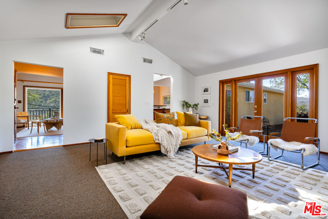 21531 Encina Road Topanga, CA 90290 - Photo 11 of 34 Gallery Image 11