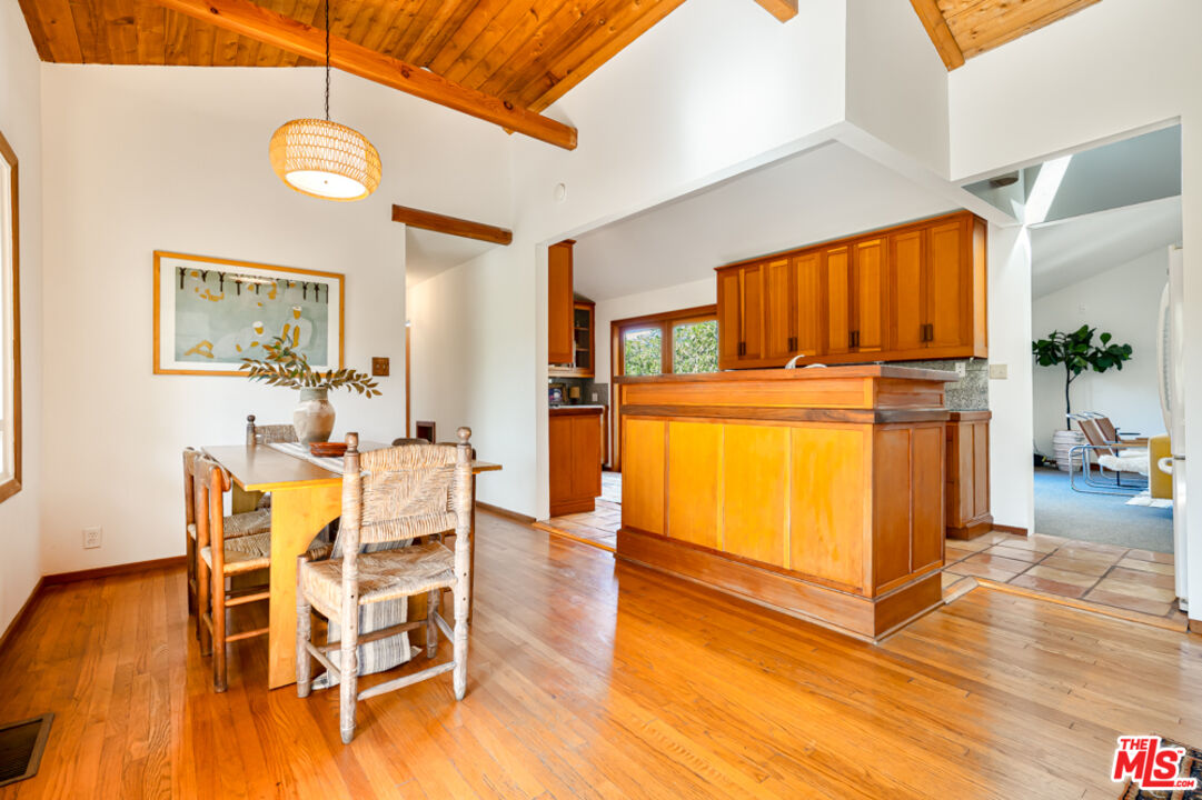 21531 Encina Road Topanga, CA 90290 - Photo 12 of 34 Gallery Image 12