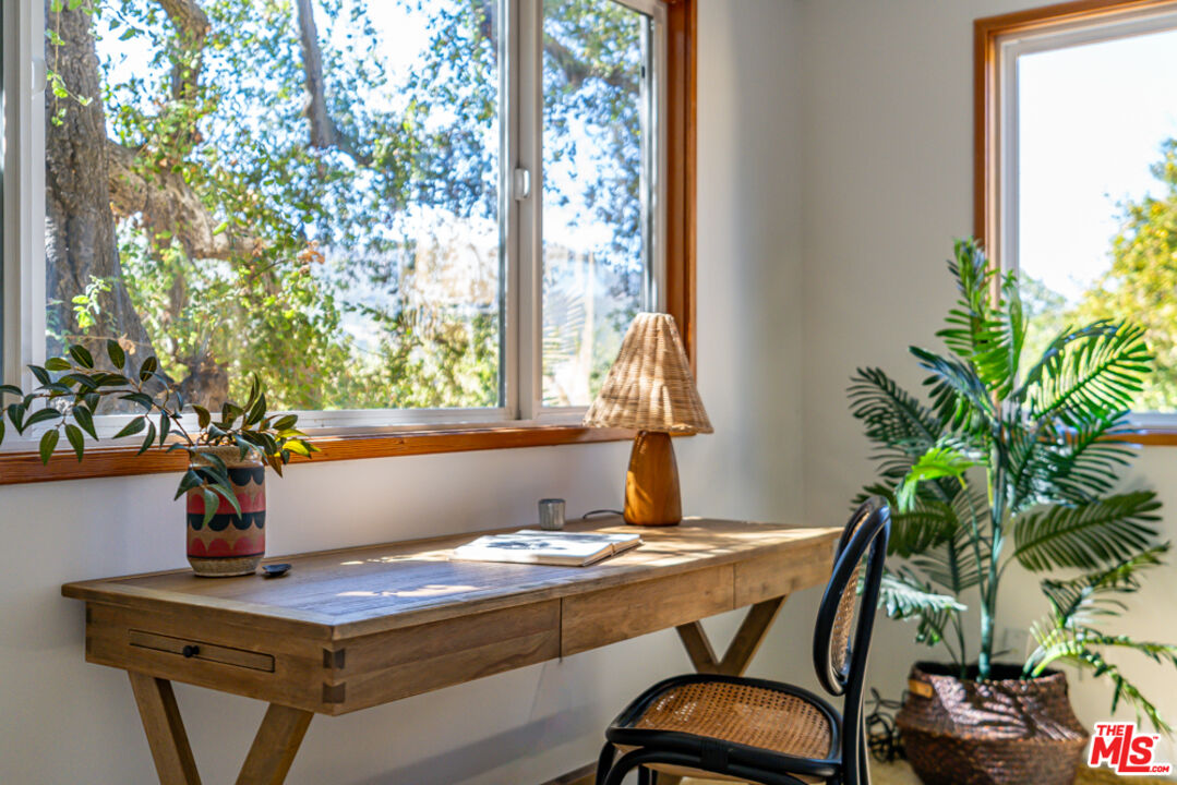 21531 Encina Road Topanga, CA 90290 - Photo 18 of 34 Gallery Image 18