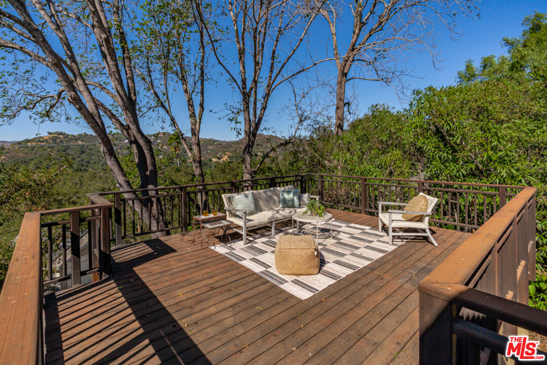 21531 Encina Road Topanga, CA 90290 - Photo 27 of 34 Gallery Image 27