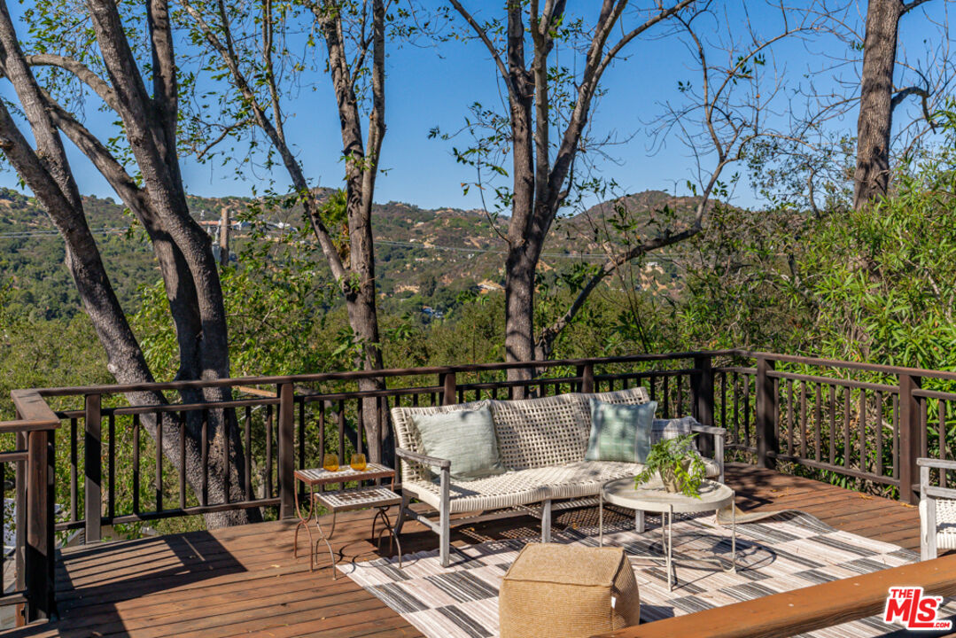 21531 Encina Road Topanga, CA 90290 - Photo 30 of 34 Gallery Image 30