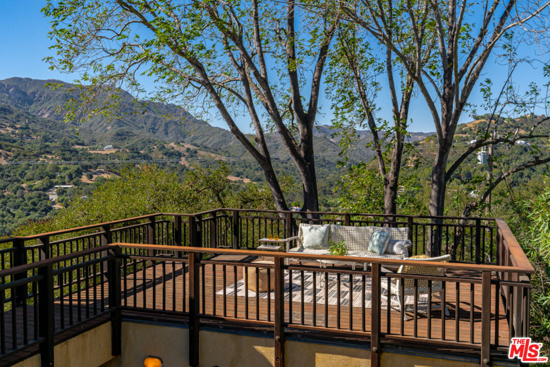 21531 Encina Road Topanga, CA 90290 - Photo 31 of 34 Gallery Image 31