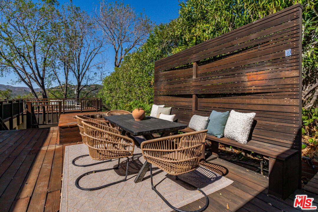 21531 Encina Road Topanga, CA 90290 - Photo 32 of 34 Gallery Image 32