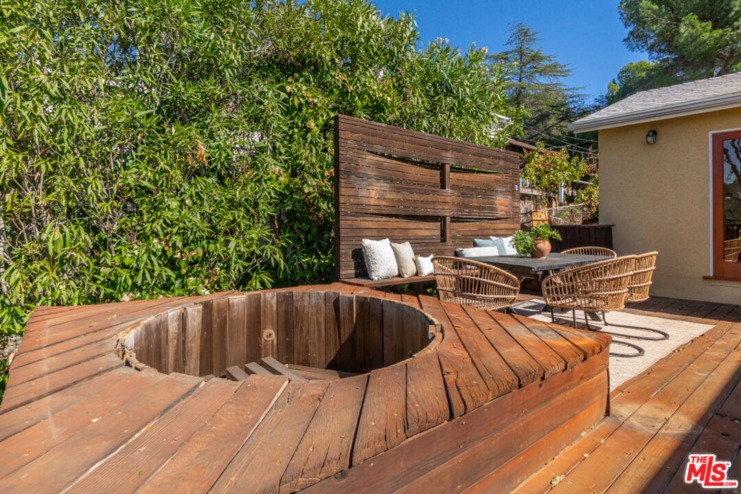 21531 Encina Road Topanga, CA 90290 - Photo 33 of 34 Gallery Image 33