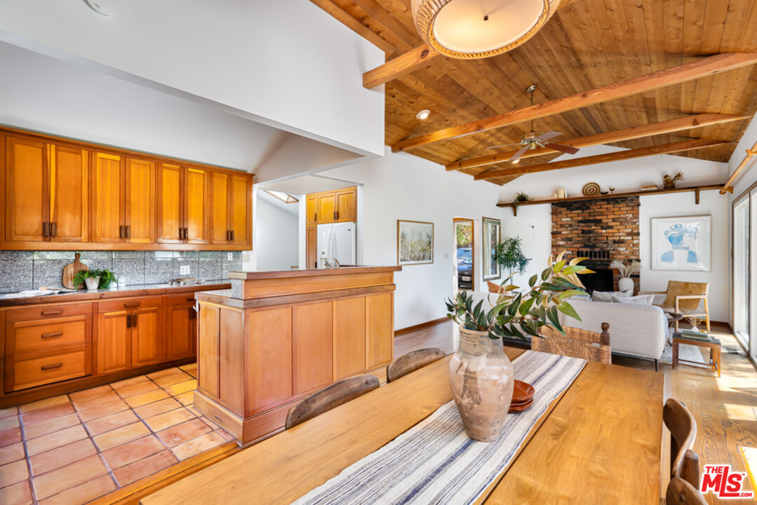 21531 Encina Road Topanga, CA 90290 - Photo 6 of 34 Gallery Image 6
