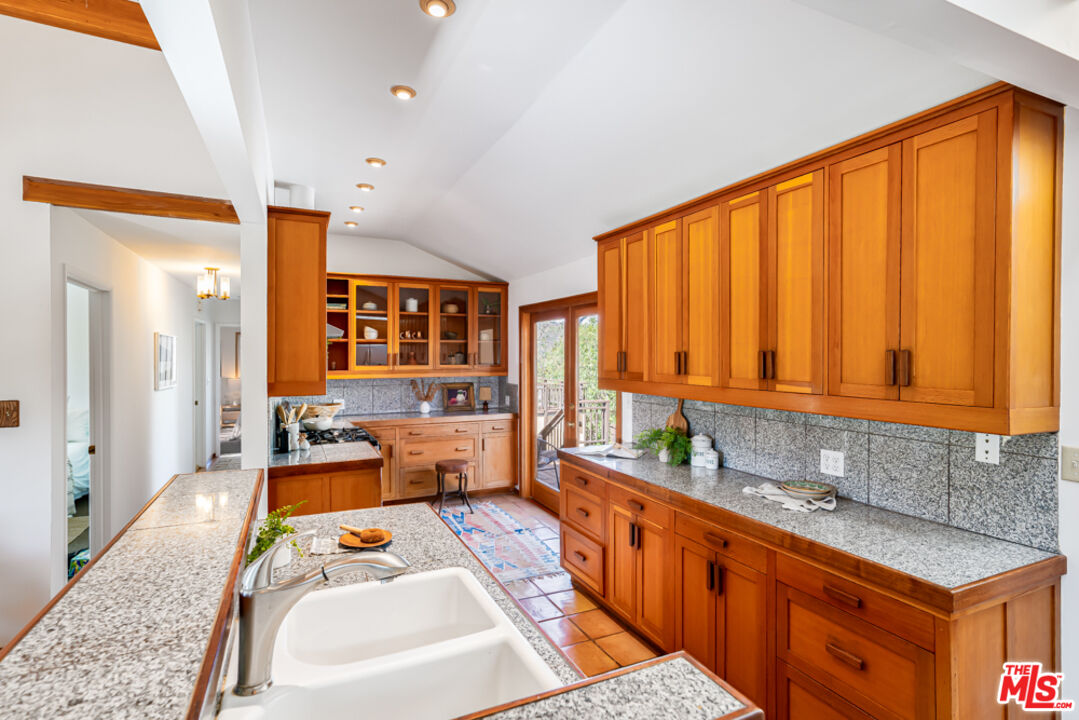21531 Encina Road Topanga, CA 90290 - Photo 7 of 34 Gallery Image 7